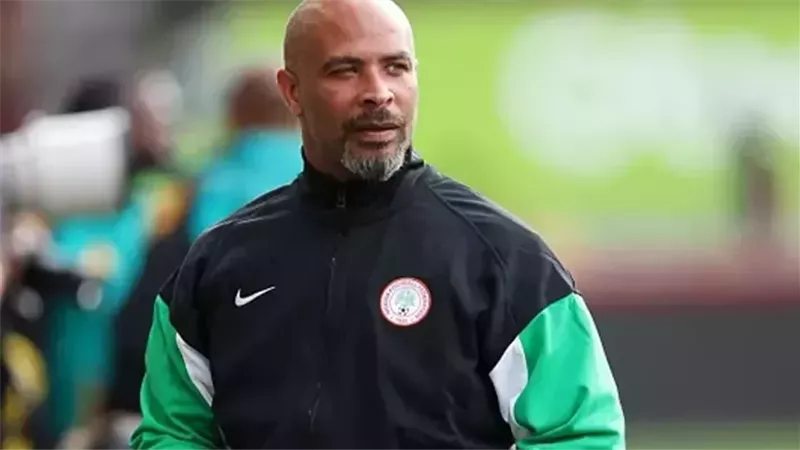  إيريك شيل المدير