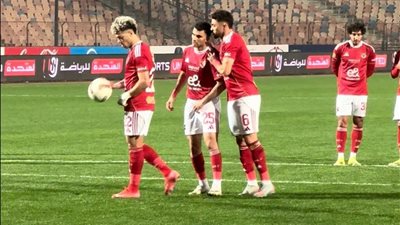 شد الكرة منه واشتكاه للمدرب.. شاهد ماذا حدث بين زيزو وإمام عاشور بسبب ركلة الجزاء 