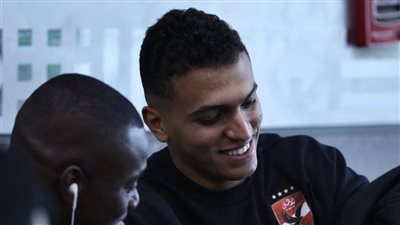 توافد لاعبي الأهلي إلى مطار القاهرة استعدادًا للسفر لتنزانيا