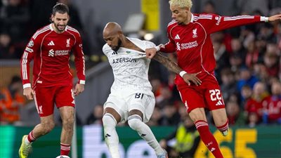 محمد صلاح يقود تشكيل ليفربول أمام نيوكاسل وسوبوسلاي في مركز الظهير الأيمن