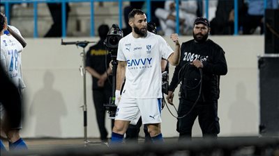 في المباراة الأولي له.. بنزيما يقود الهلال لاكتساح الأخدود بسداسية بالدوري السعودي 