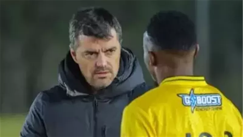 مدرب يانج أفريكانز