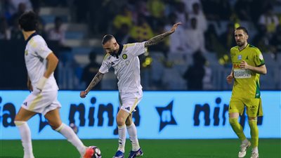 النصر يقسو على الخليج بخماسية ويسيطر على صدارة الدوري السعودي.. فيديو