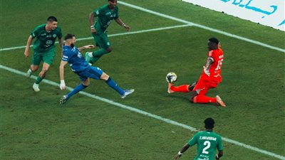 الهلال يحسم الكلاسيكو أمام أهلي جدة ويتأهل لنهائي كأس خادم الحرمين الشريفين