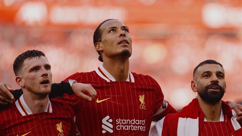 صلاح رفقة فان دايك وروبرتسون 