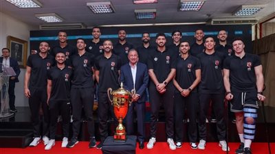 مجلس إدارة الأهلي يكرم فريق رجال الطائرة بعد تحقيق الخماسية