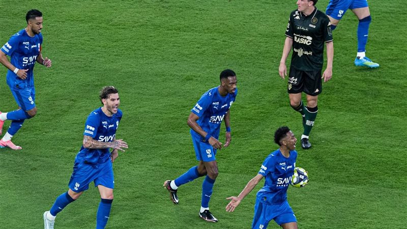 الهلال والخلود