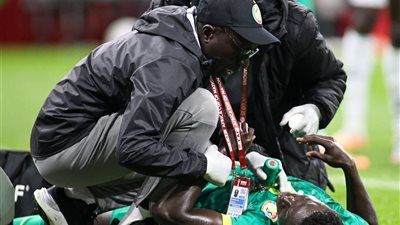 رئيس الاتحاد السنغالي يفجر مفاجأة: طبيب المنتخب في المونديال 