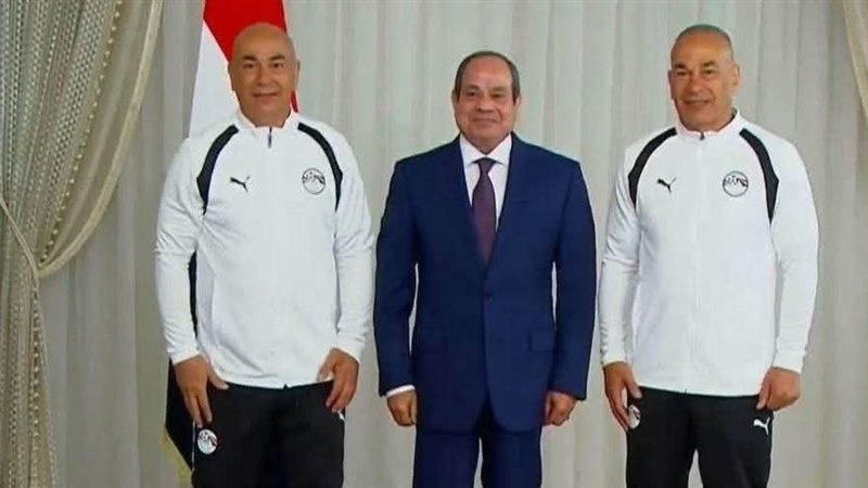 الرئيس عبد الفتاح السيسي مع حسام وإبراهيم 